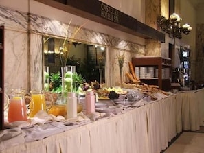 Free daily buffet breakfast