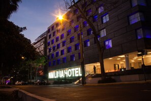 Fassade der Unterkunft – Abend/Nacht