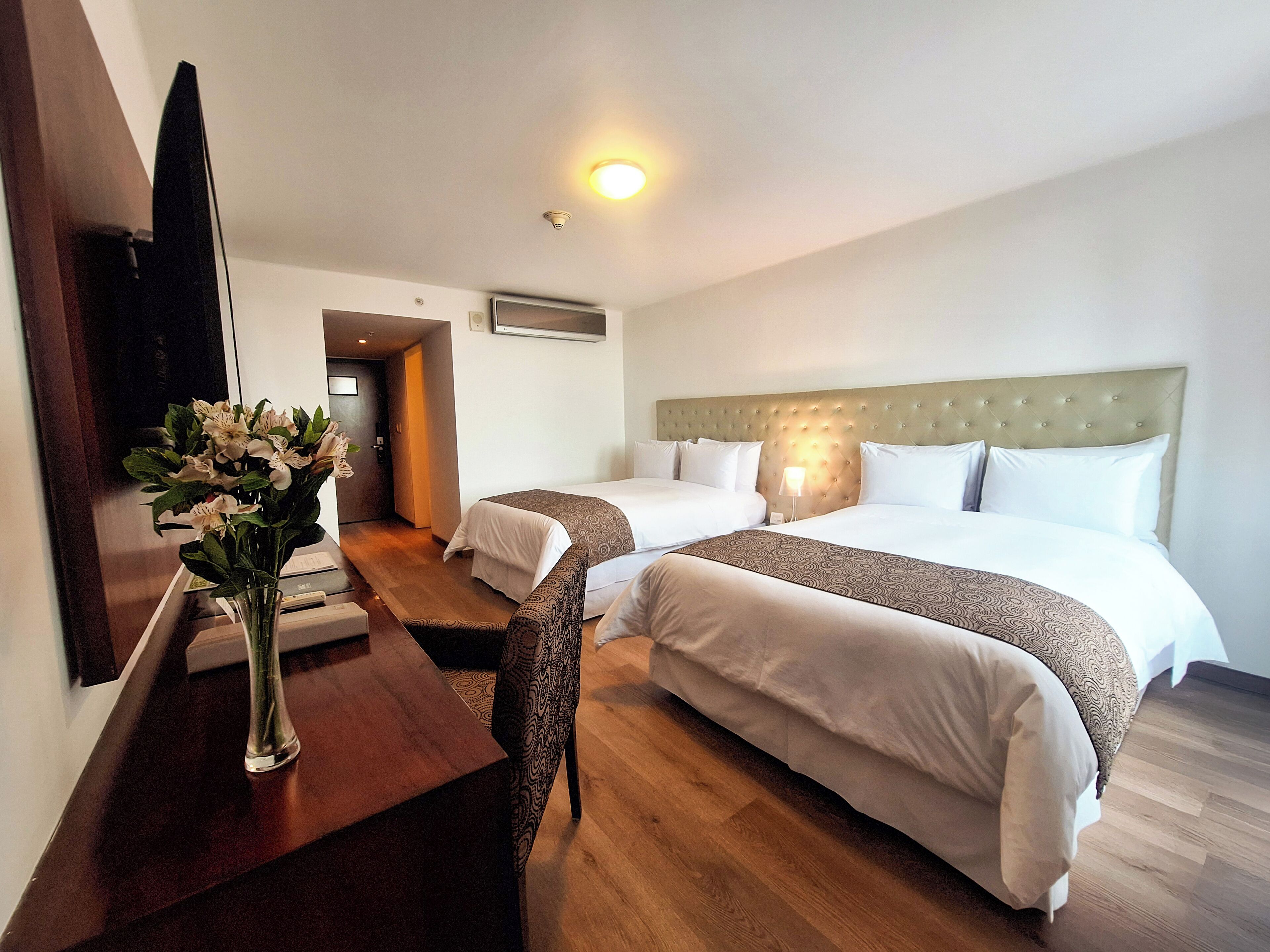 premium twin room | 1 bedroom, premium bedding, down duvets, minibar