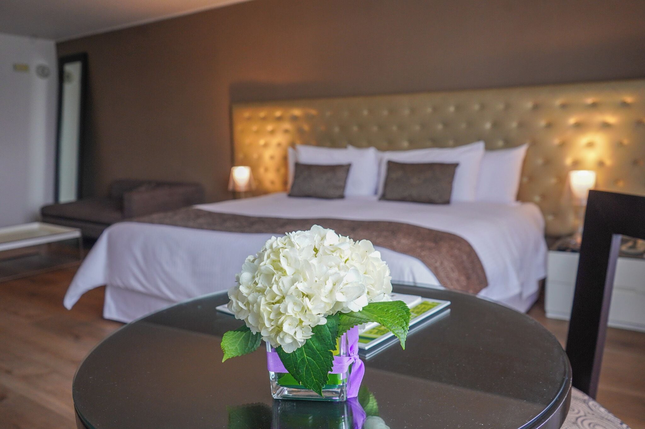 junior suite, 1 king bed | 1 bedroom, premium bedding, down duvets, minibar