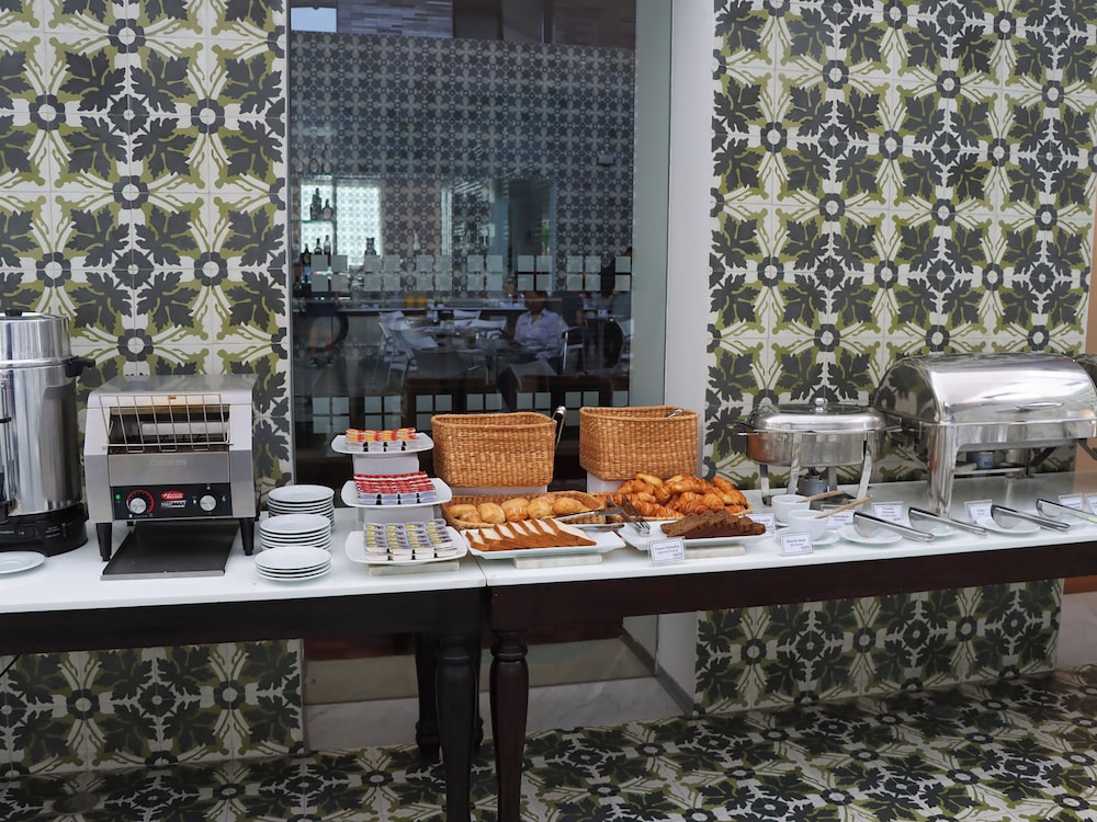 NM Lima Hotel by null