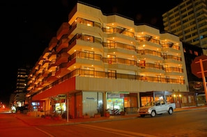Façade de l’hébergement – soirée/nuit