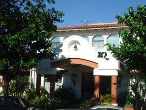 Property entrance - Hotel La Quinta (Santa Cruz)