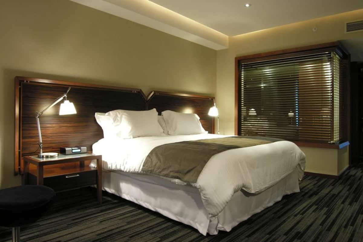 superior double room | minibar, in-room safe, desk, cots/infant beds