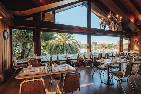 Cafetería. Hotel Marina Villa del Rio