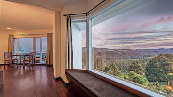 Valley View Premier Room with Balcony | Iron/ironing board, free WiFi, bed sheets, wheelchair access