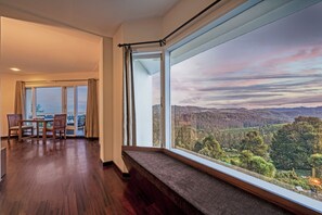 Tabla de planchar con plancha, wifi gratis y ropa de cama