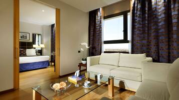 1 chambre, minibar, coffres-forts dans les chambres, bureau