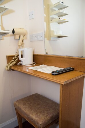 Quarto solteiro | 1 quarto, cofres nos quartos, escrivaninha, Wi-Fi de cortesia