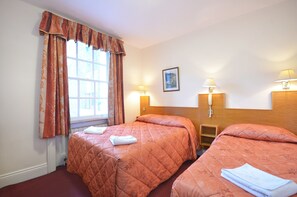 Triple Room | In-room safe, desk, free WiFi, bed sheets