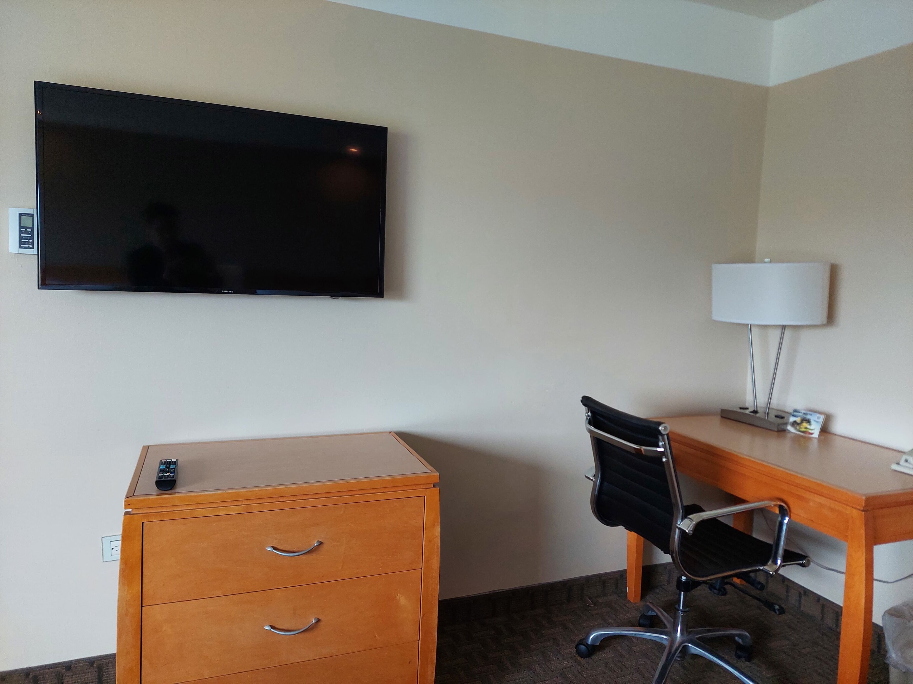 standard room, 2 double beds | living area | 32-inch flat-screen tv with cable channels, tv