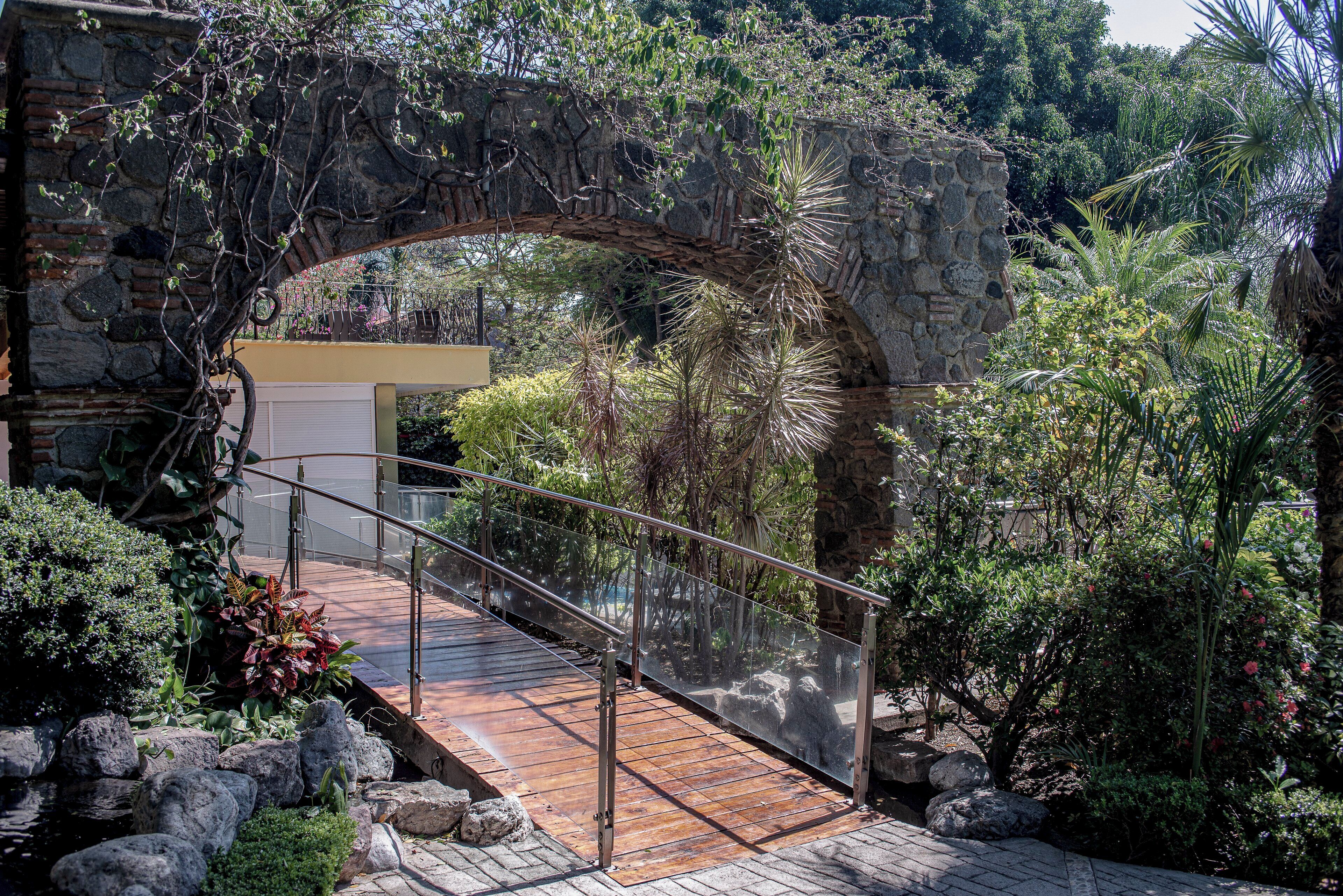 Se sirven desayunos, almuerzos y cenas (con vistas al jardín) 
