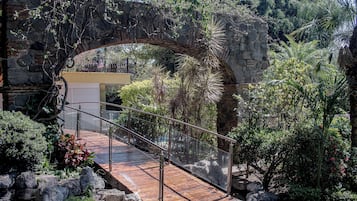 Petit déjeuner, déjeuner et dßner servis sur place, vue sur le jardin