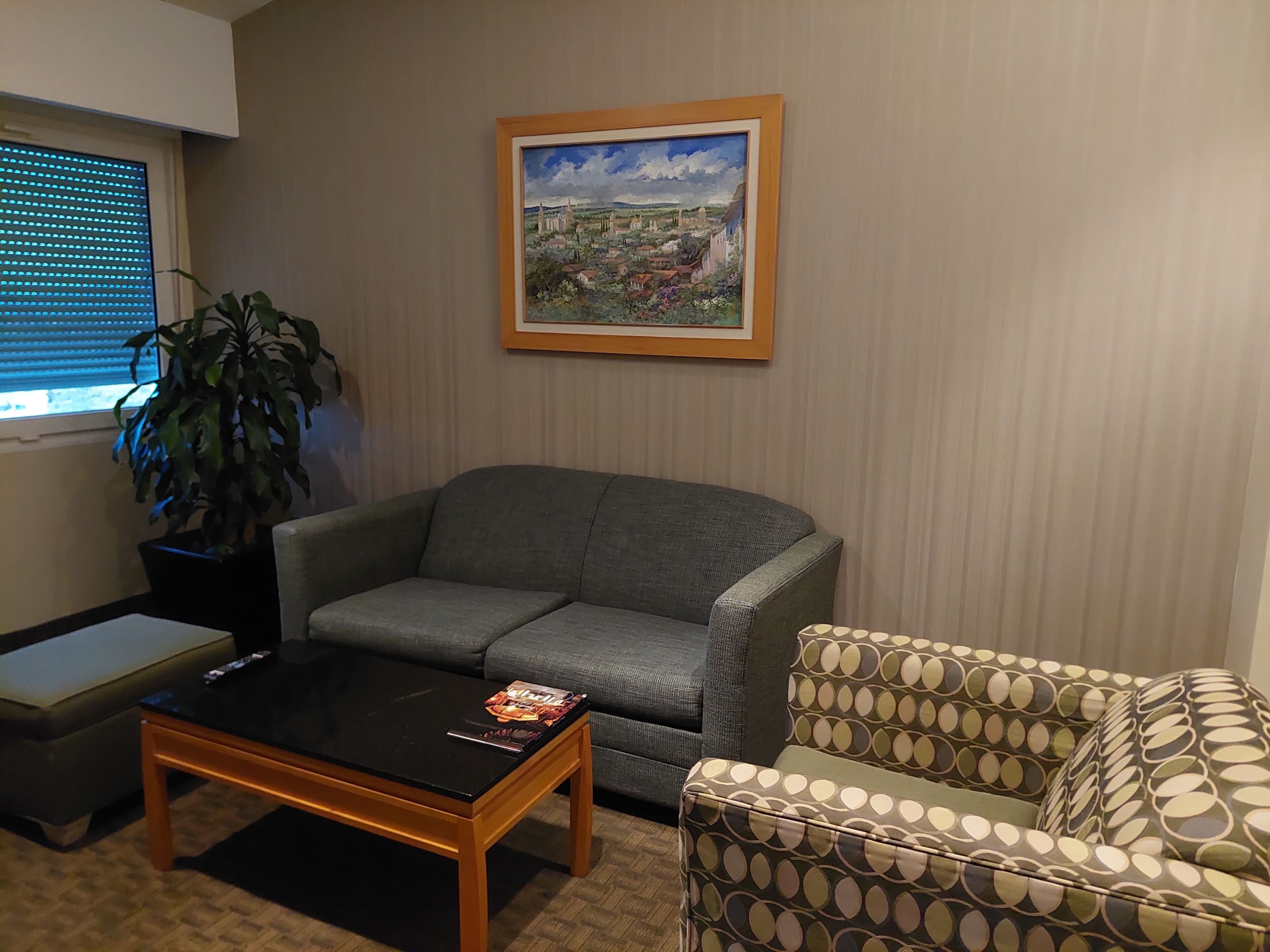 suite, 1 bedroom | living area | 32-inch flat-screen tv with cable channels, tv