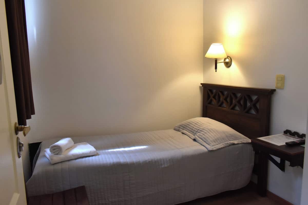 Room | Pillowtop beds, minibar, free WiFi, bed sheets
