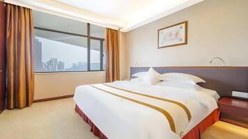 Minibar, in-room safe, alarm clocks