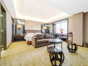 Minibar, in-room safe, alarm clocks - Zhongshan International Hotel (Zhongshan)