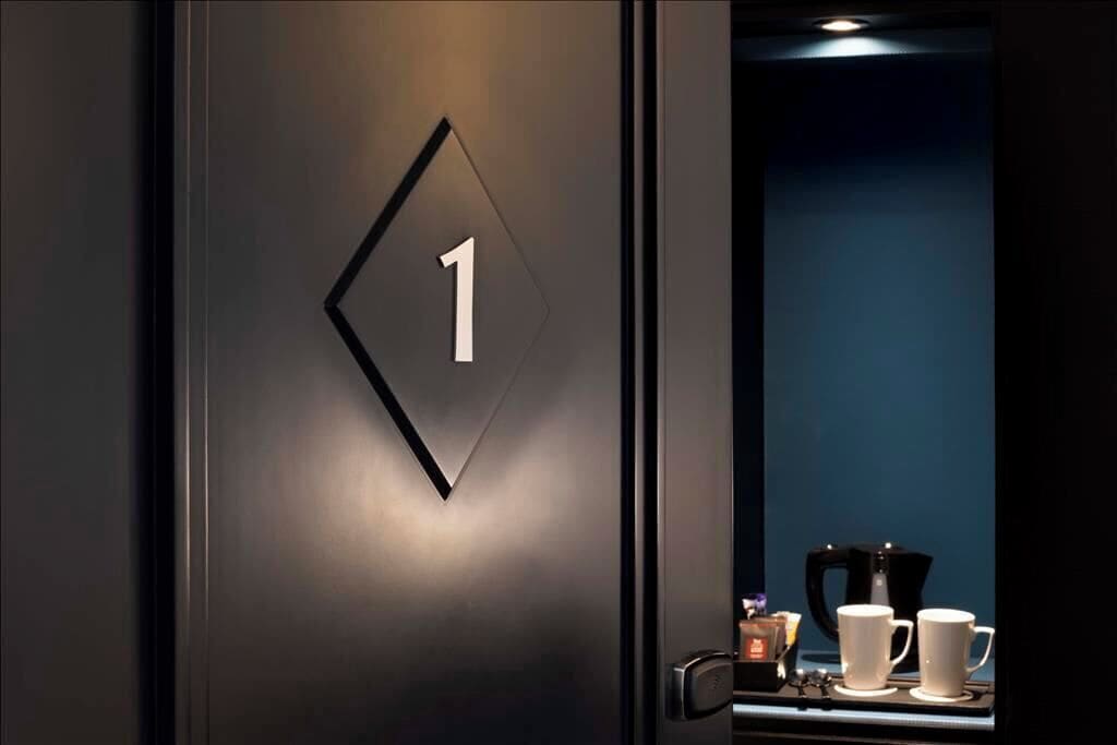 standard double room, mobility accessible | 1 bedroom, minibar, in-room safe, desk