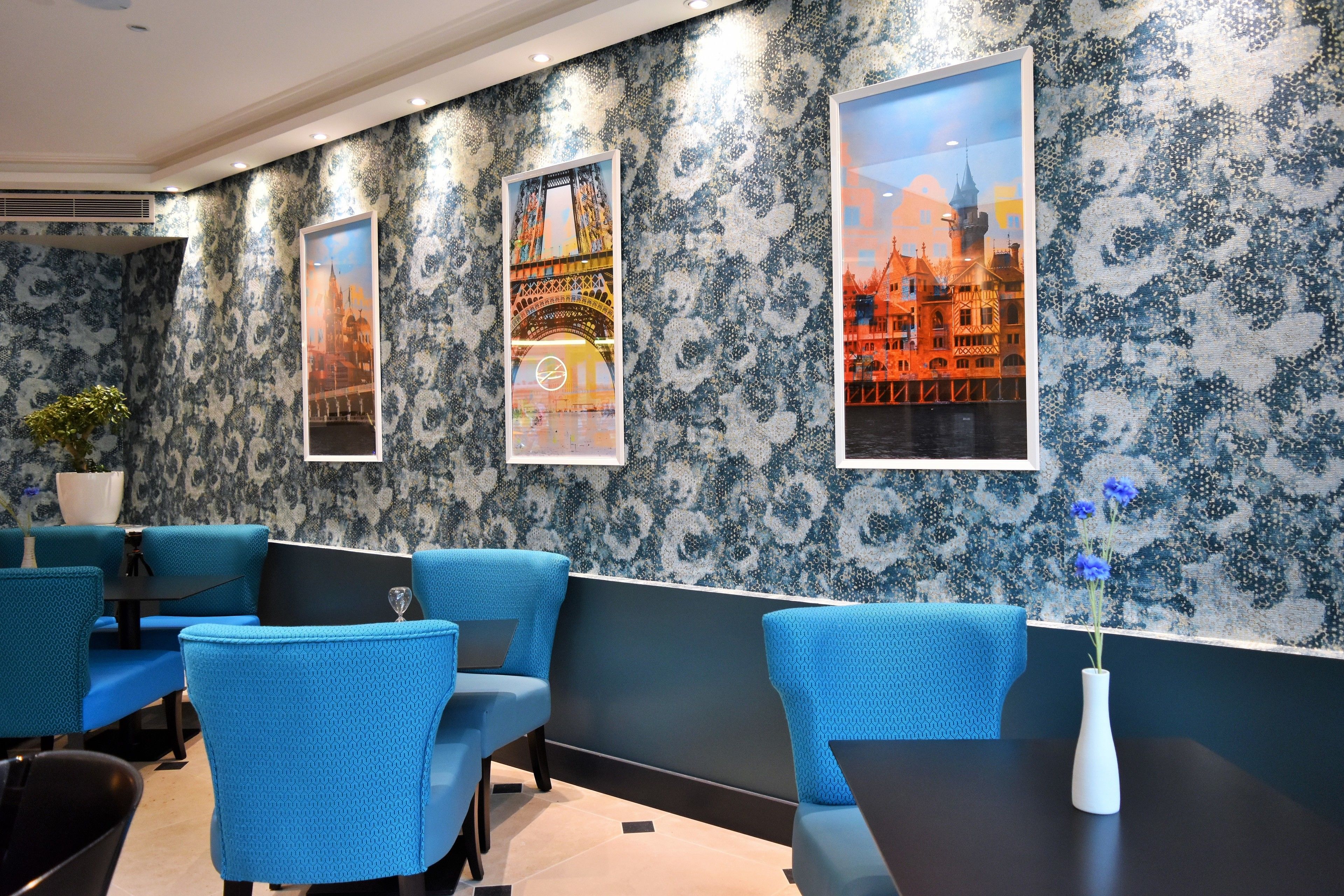 Desayuno buffet diario (EUR 15 por persona)