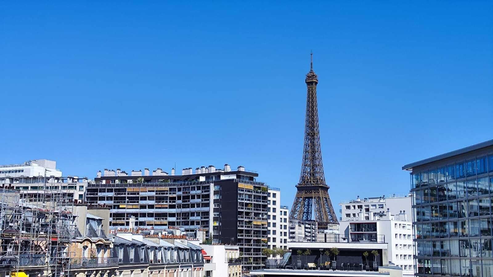 chambre double eiffel | 1 bedroom, minibar, in-room safe, desk