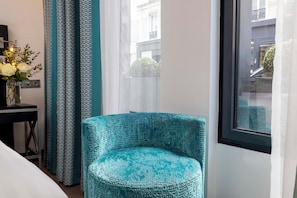 Standard Double Room, Mobility Accessible | 1 bedroom, minibar, in-room safe, desk