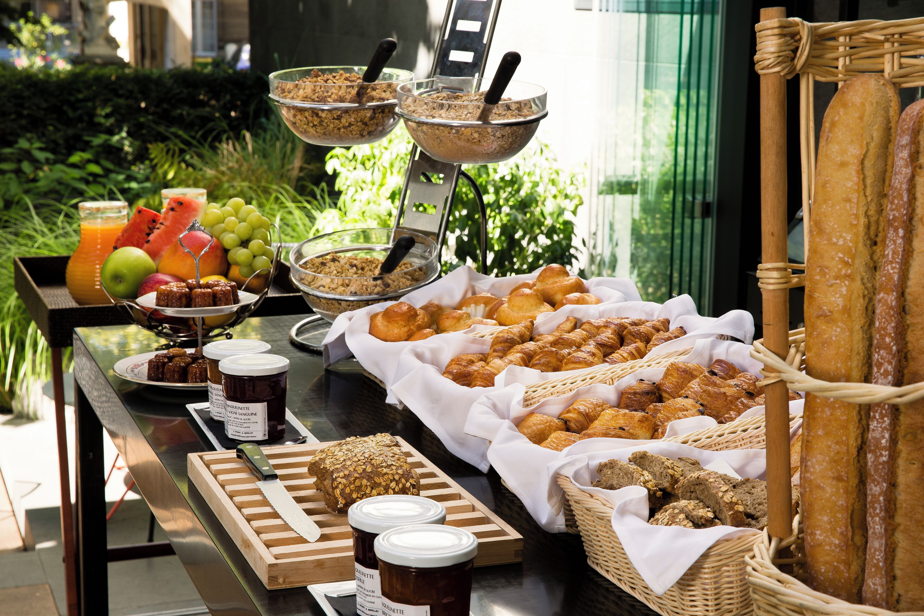 daily full breakfast (eur 22 per person)
