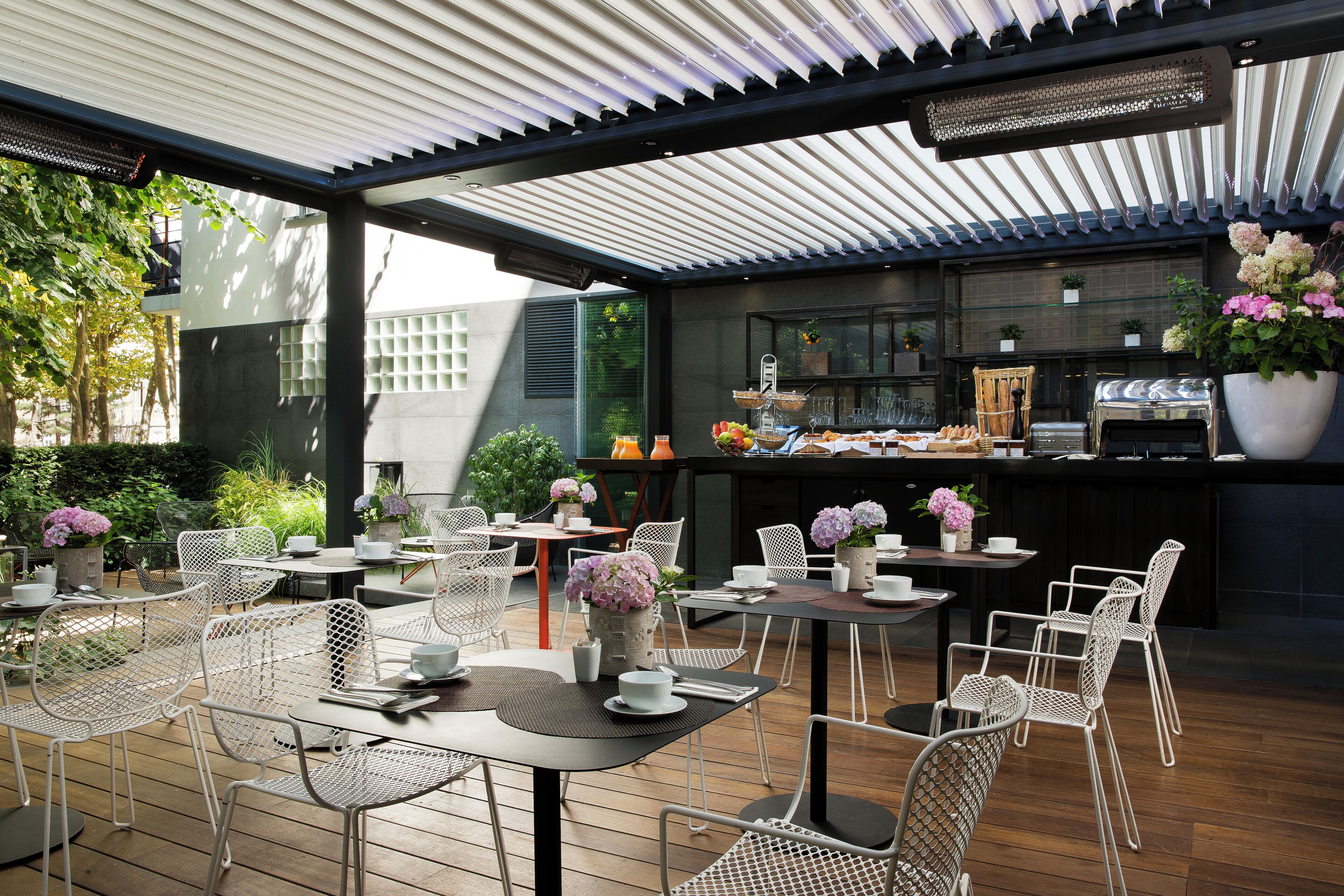 daily full breakfast (eur 22 per person)