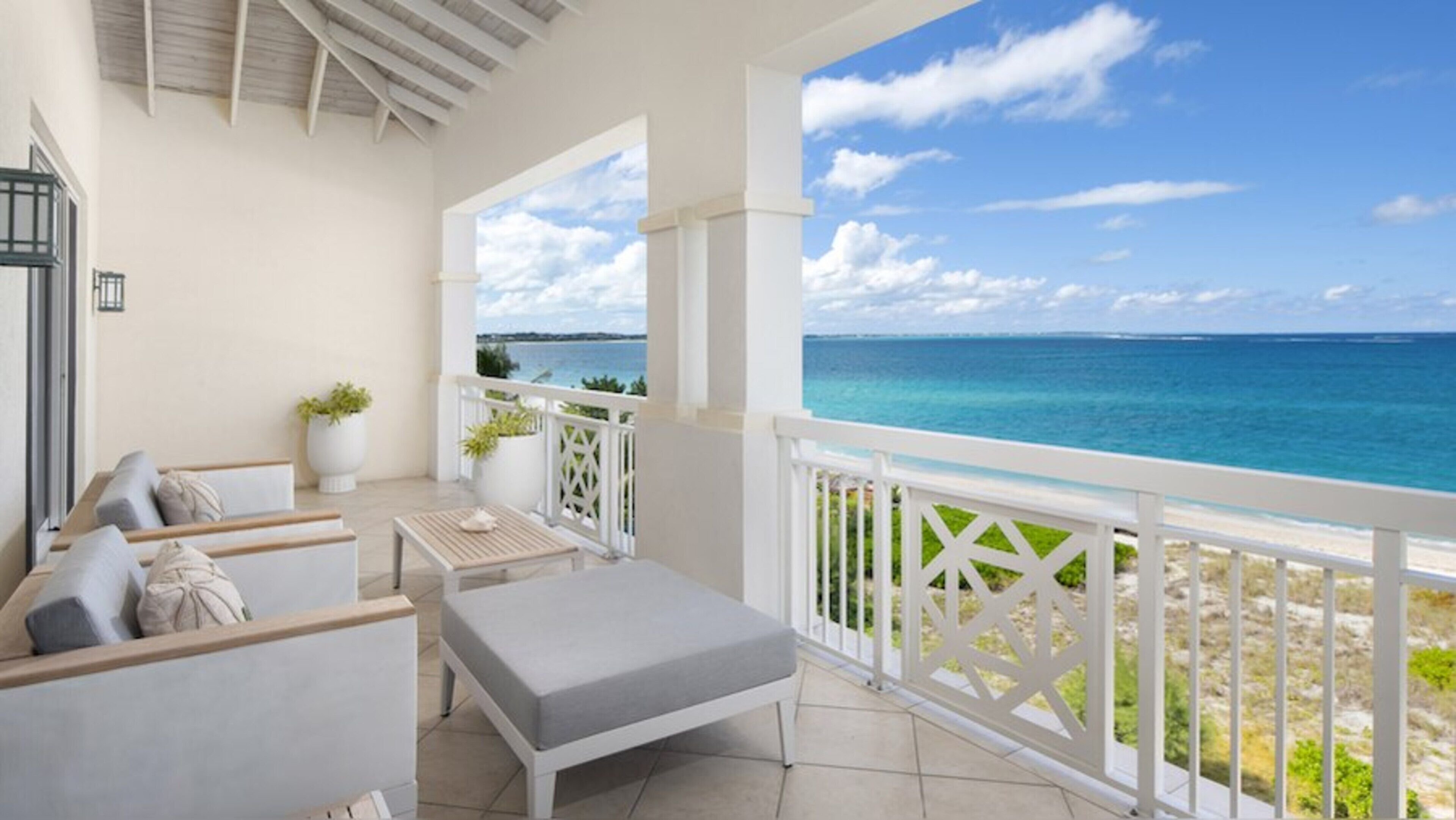 Deluxe Penthouse, 4 Bedrooms, Oceanfront (Recently Renovated)