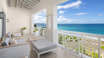 Deluxe Penthouse, 4 Bedrooms, Oceanfront (Recently Renovated)