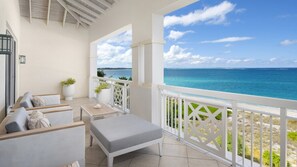 أغطية فراش متميزة وأسرّة بطبقة علوية مريحة وعناصر مجانية داخل الميني بار