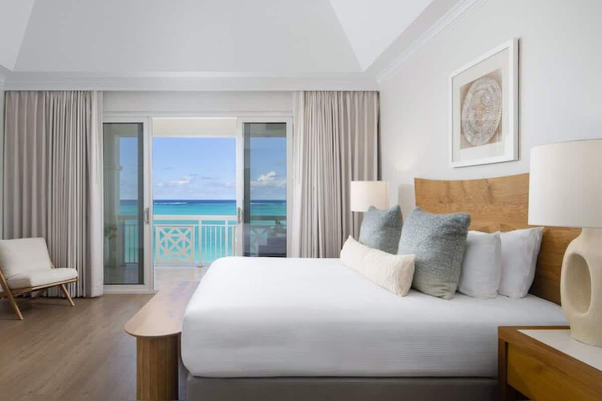 أغطية فراش متميزة وأسرّة بطبقة علوية مريحة وعناصر مجانية داخل الميني بار