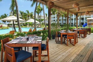 7 restaurants, breakfast, lunch, dinner served; international cuisine