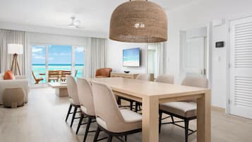 Deluxe Suite, 2 Bedrooms, Oceanfront (Recently Renovated) | Dining room