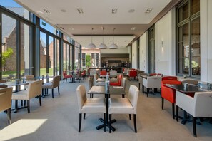 Colazione a buffet, servita tutte le mattine (25 EUR a persona) 