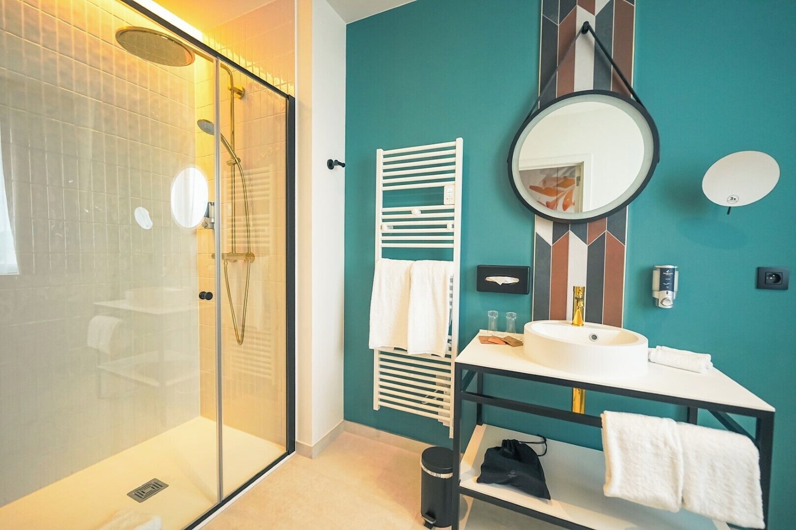design double room | bathroom | free toiletries, hair dryer, towels, soap