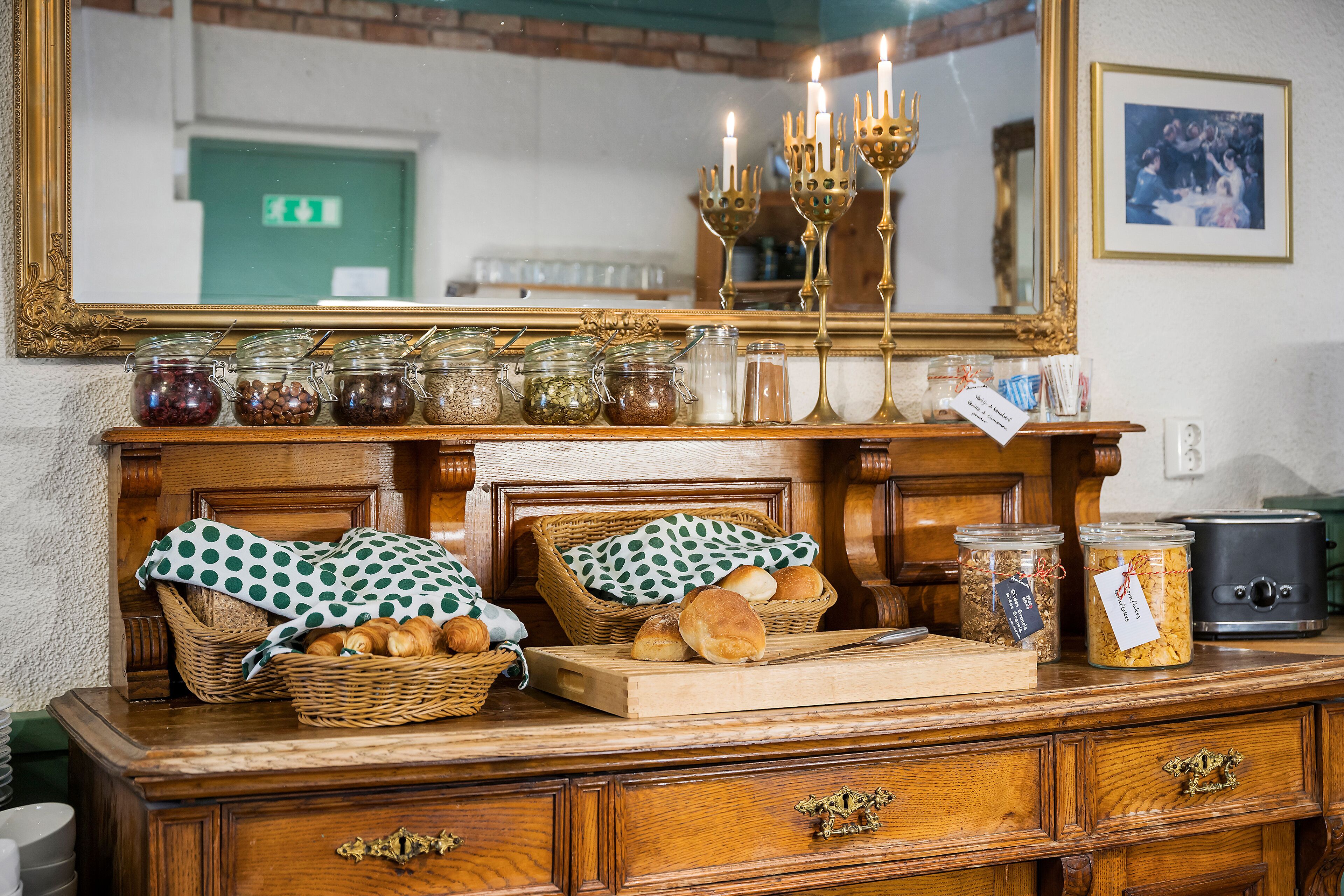 free daily self-service breakfast