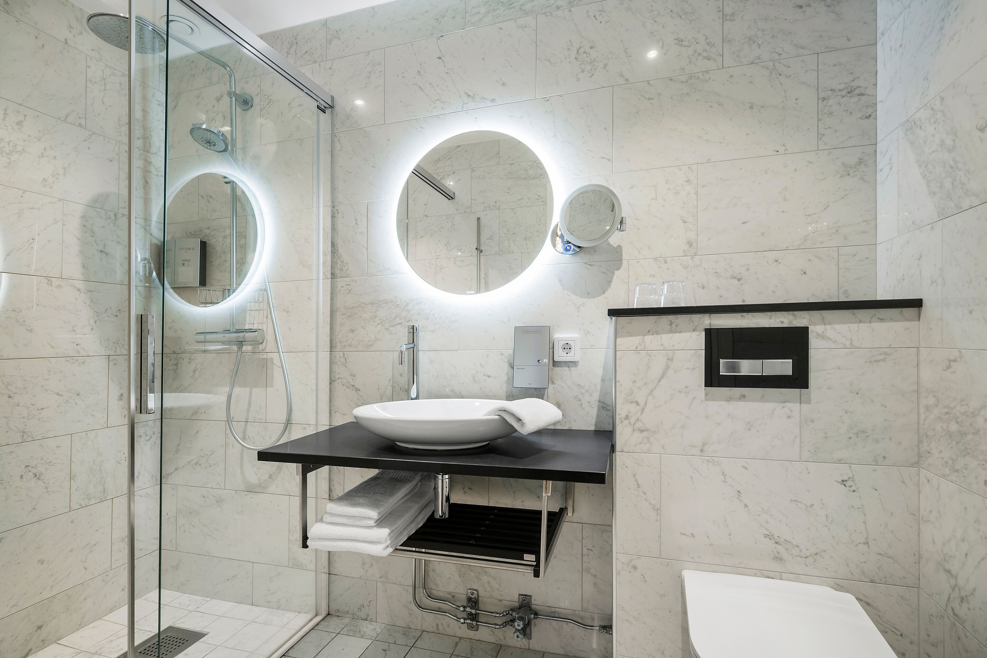 shower, free toiletries, hair dryer, towels