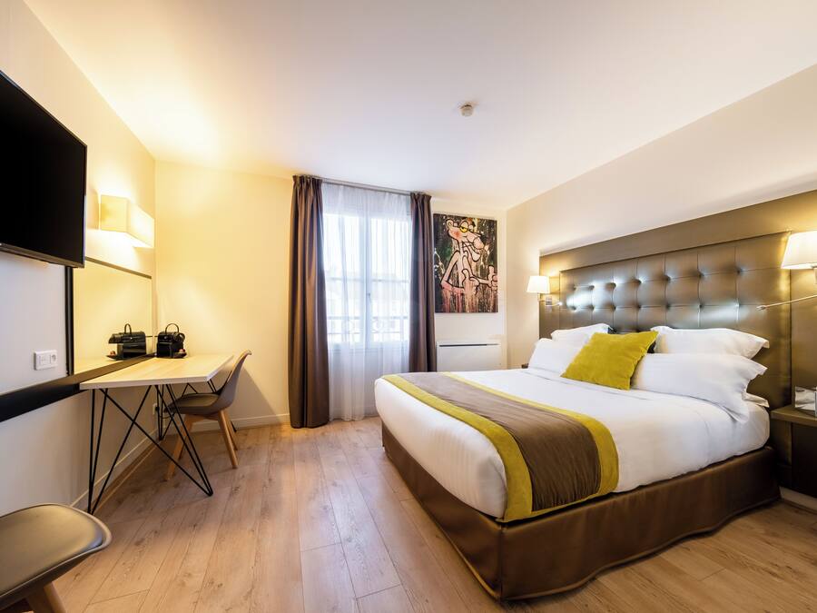 Standard Room, 1 Queen Bed, Non Smoking, Kitchenette (Twin bed on request) | Premium bedding, desk, blackout drapes, soundproofing