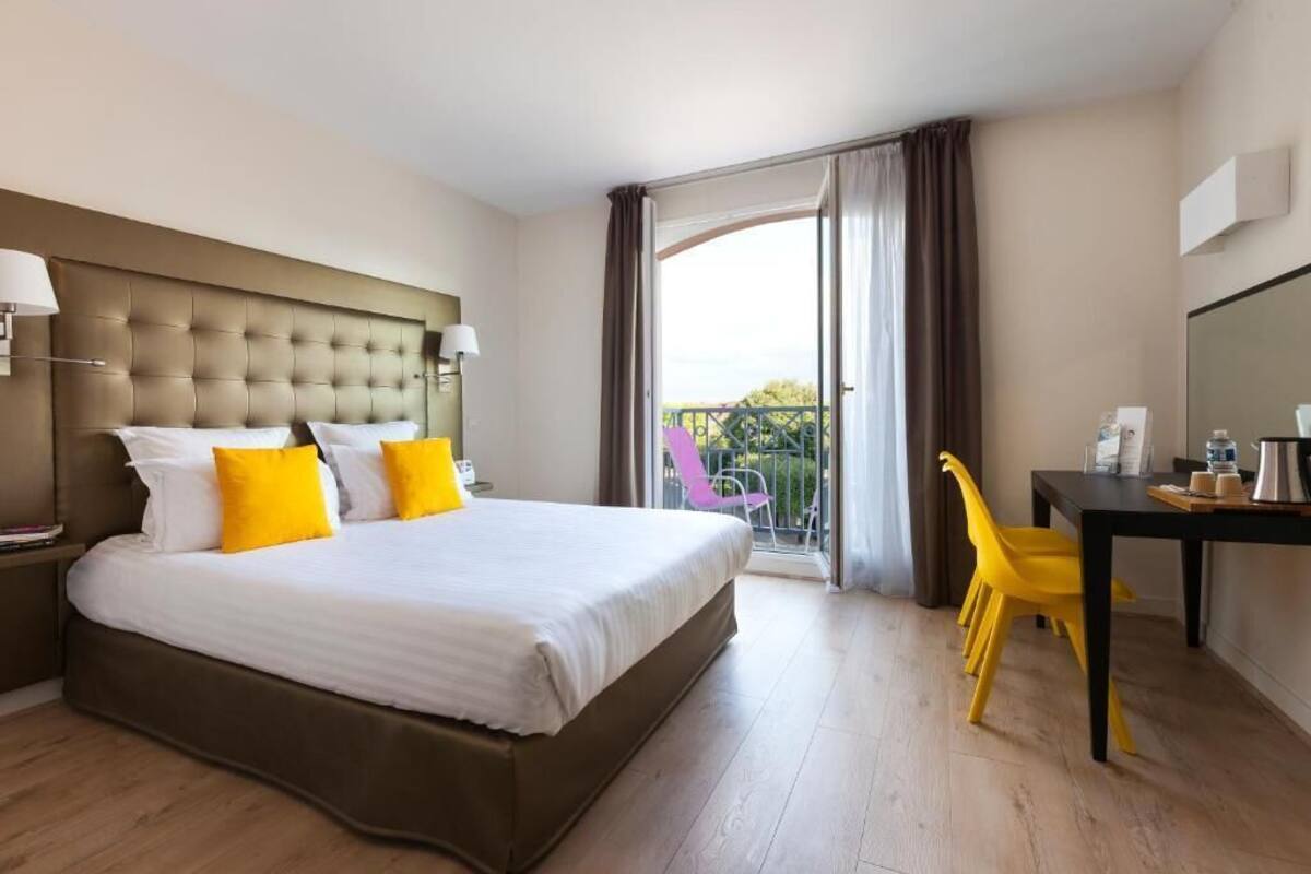 Premium bedding, desk, blackout curtains, soundproofing