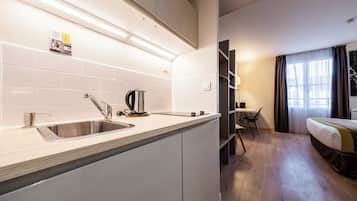 Standard Room, 1 Queen Bed, Non Smoking, Kitchenette (Twin bed on request) | Premium bedding, desk, blackout drapes, soundproofing