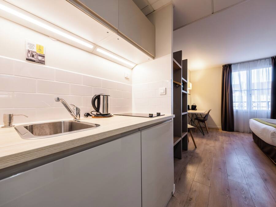 Standard Room, 1 Queen Bed, Non Smoking, Kitchenette (Twin bed on request) | Premium bedding, desk, blackout drapes, soundproofing