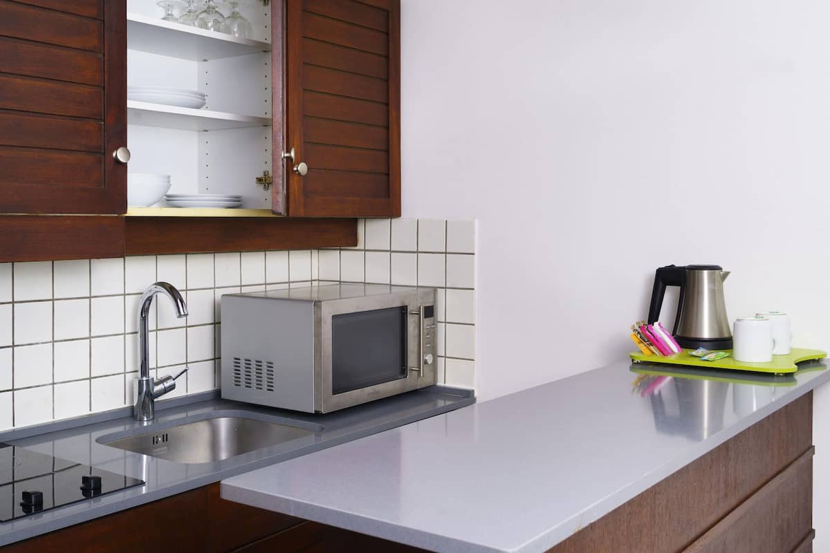 Literie de qualité, coffre-fort, bureau