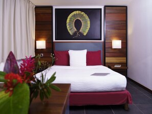 Suite, 1 King Bed (Standing) | Premium bedding, in-room safe, desk, laptop workspace
