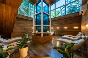 Couples treatment room(s), sauna, hot tub, steam room