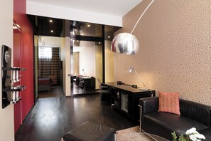 Suite | 1 dormitorio, caja fuerte, escritorio y cortinas opacas