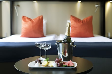 Servicio de champagne. ProfilHotels Savoy