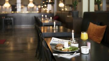 Free daily buffet breakfast