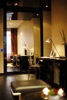 Junior Süit | Odada kasa, masa, güneşlik/perde, ses yalıtımı