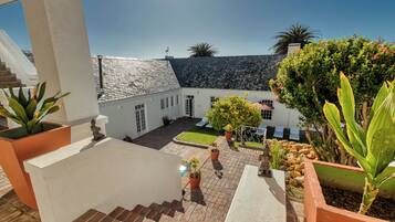 Luxury Room with Garden View | Vue de la chambre
