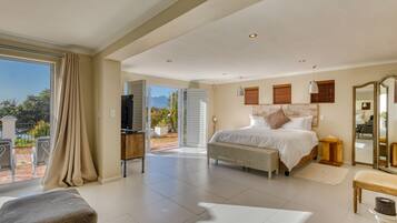 Family Suite with kitchenette and Ocean View | Egyptian cotton sheets, premium bedding, minibar, in-room safe